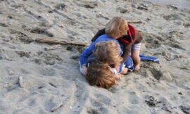 Konflikte im Kindergarten: Gemein! Meine Freundinnen lassen mich nicht mitspielen