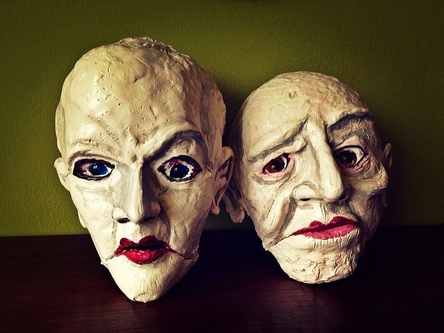 Zwei Masken - Frauen und Mütter: Eltern.