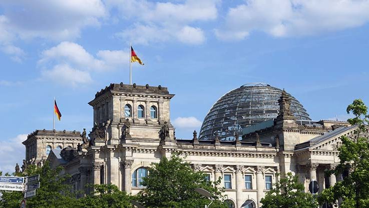 Im Reichstag kann Familienrecht von dern Abgeordneten geändert werden