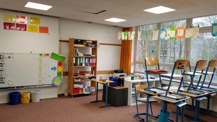 Leere Klasse, die Schulen sind geschlossen