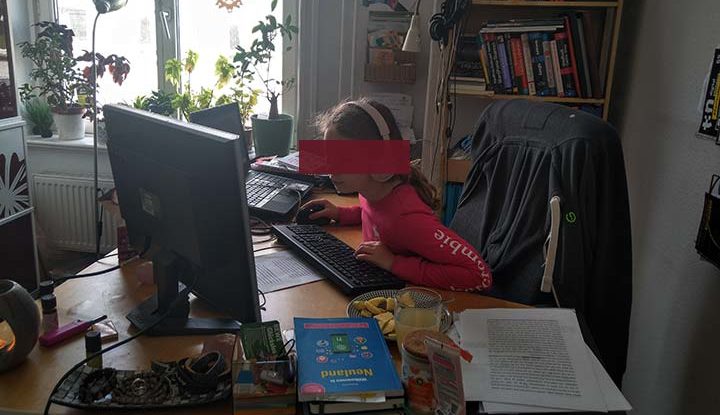Homeschooling und Fernunterricht an Papas Homeoffice-Platz