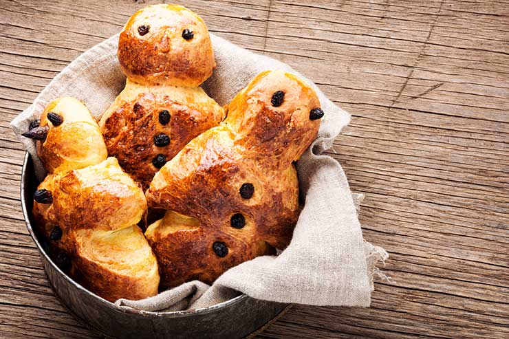 Mit Gebäck im Advent