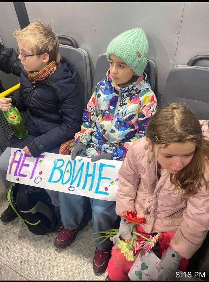 Russische Kinder, die gegen den Krieg demonstriert haben, wurden verhaftet
