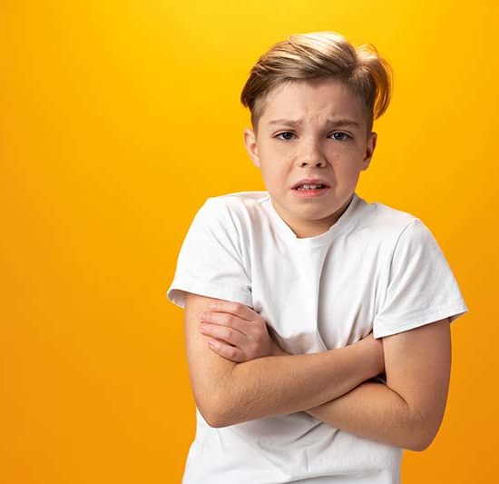 Ein ängstlicher Junge - Vermutlich wegen Kinder-Neurosen