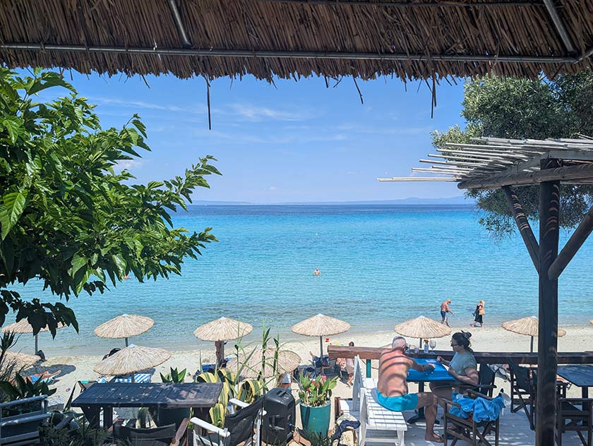 Mehr über den Artikel erfahren Mit Teenager Urlaub in Griechenland  – Strand, Shoppen und Dauerbeschallung